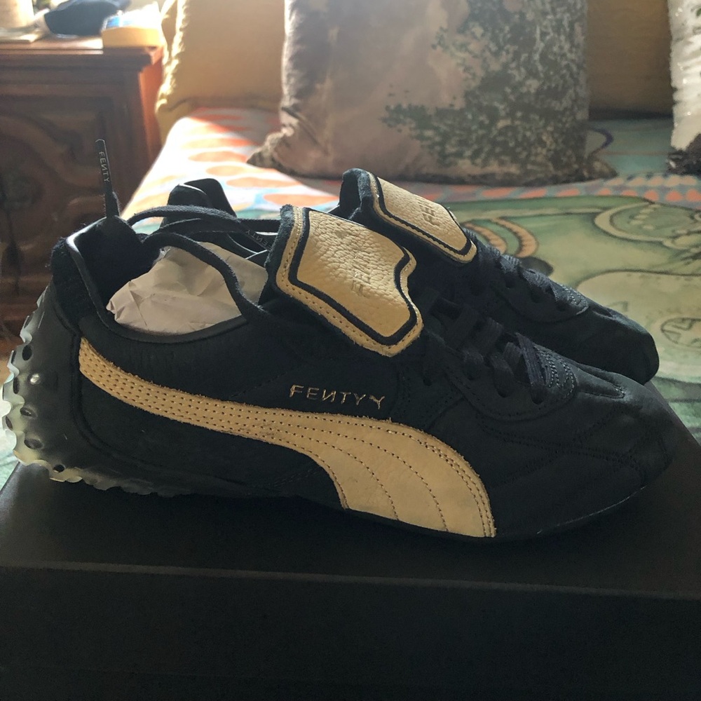 Puma x Fenty Avanti LS size 7 black and nude suede NIB